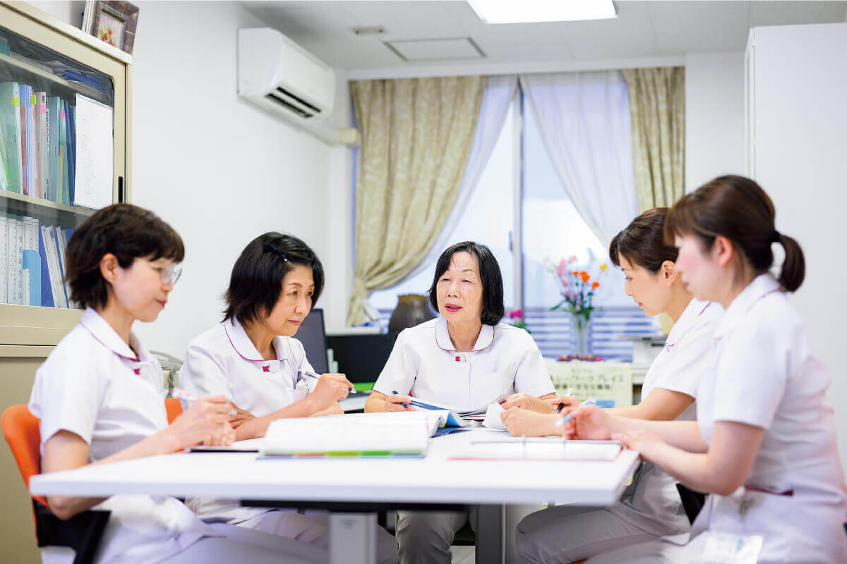 勤続表彰30年、40年と表彰された看護師が多数在籍